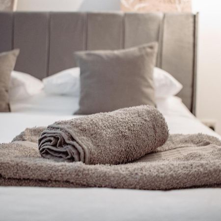 לידס Central & Spacious, Sleeps 8, Perfect For Groups מראה חיצוני תמונה
