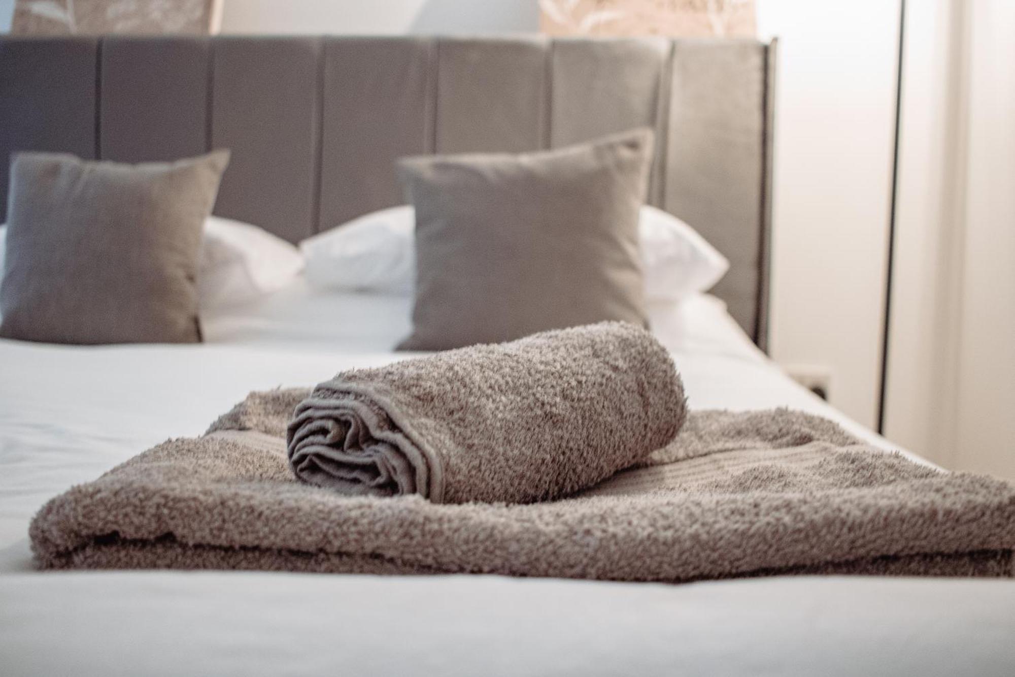 לידס Central & Spacious, Sleeps 8, Perfect For Groups מראה חיצוני תמונה