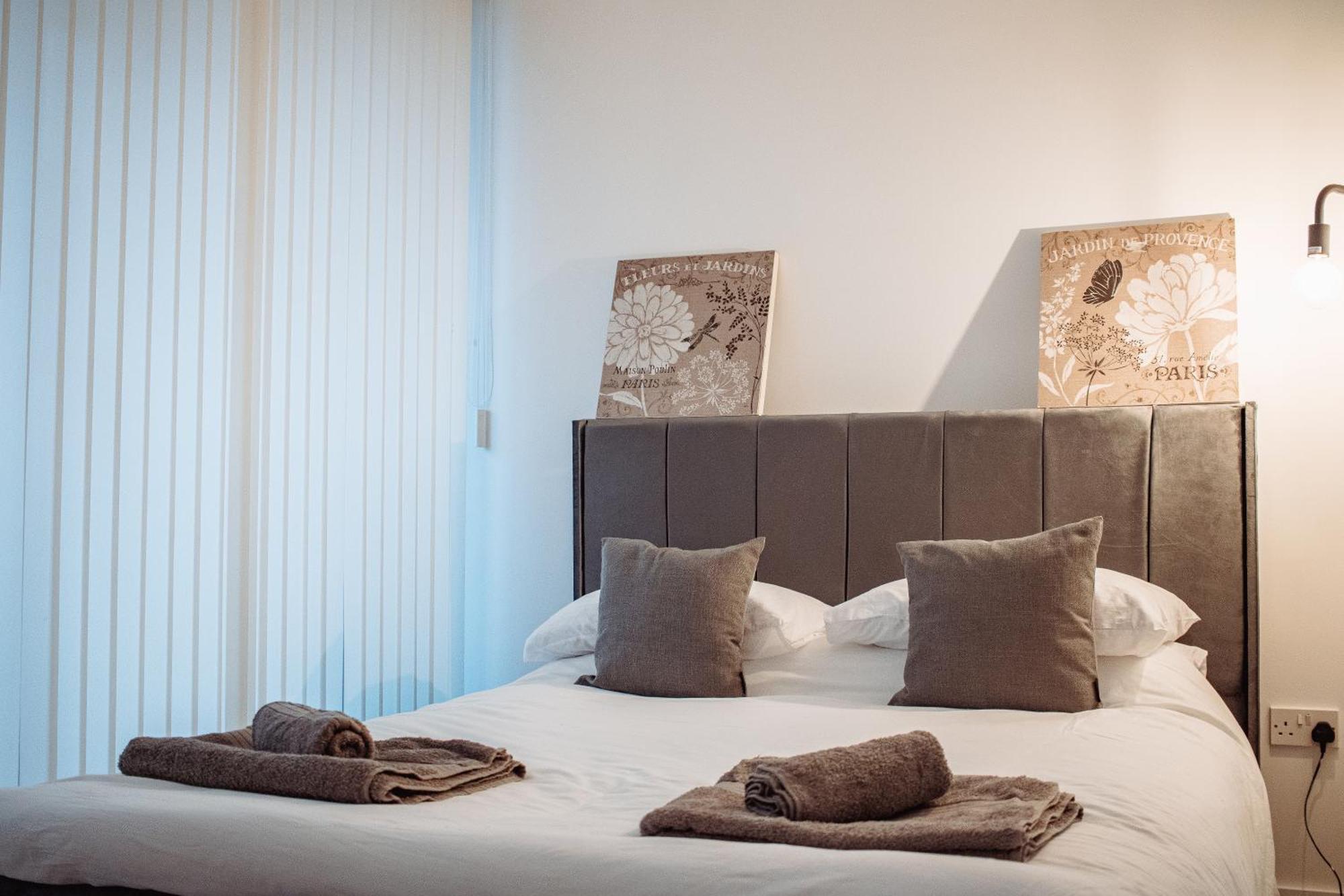 לידס Central & Spacious, Sleeps 8, Perfect For Groups מראה חיצוני תמונה