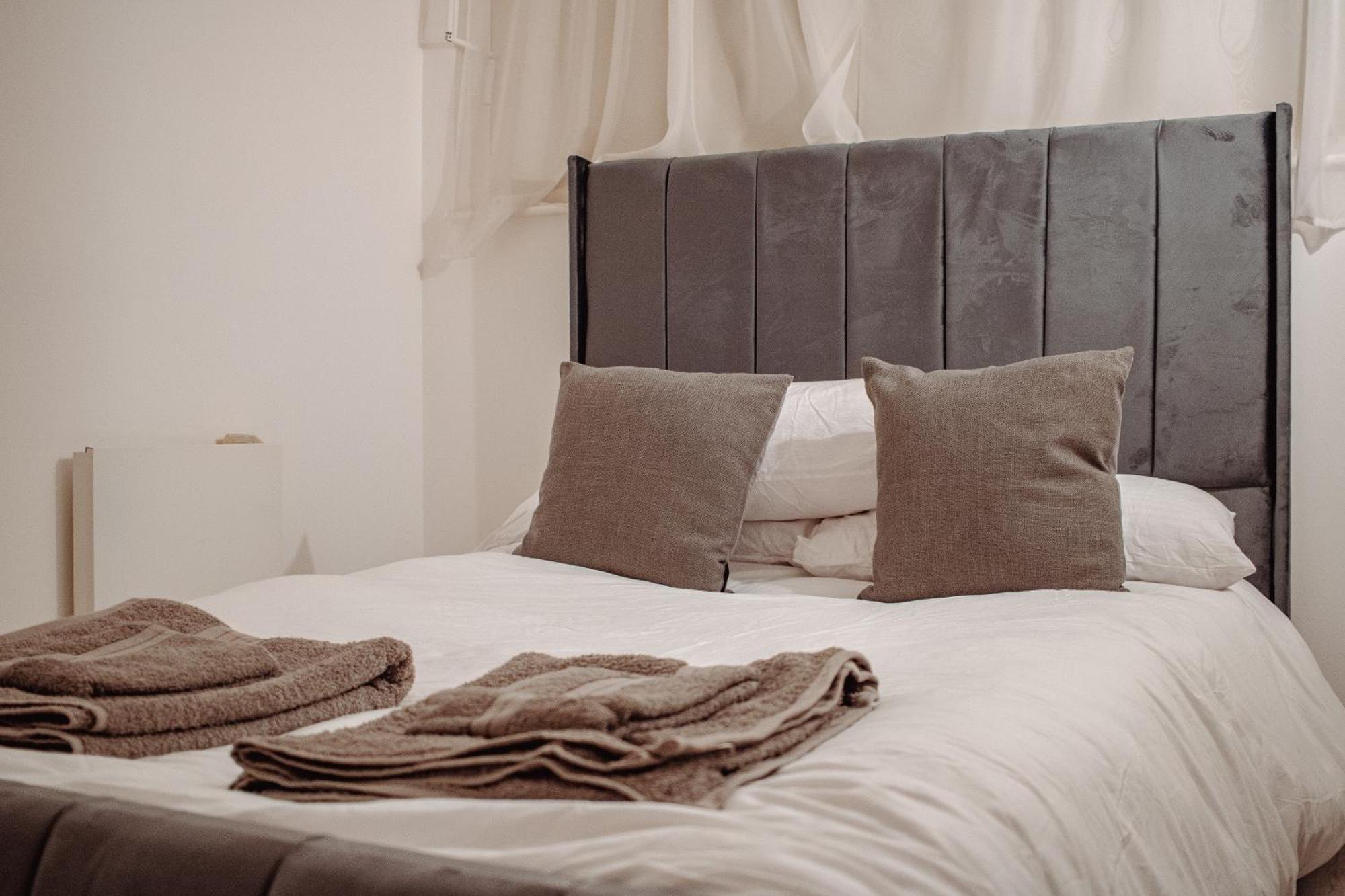 לידס Central & Spacious, Sleeps 8, Perfect For Groups מראה חיצוני תמונה