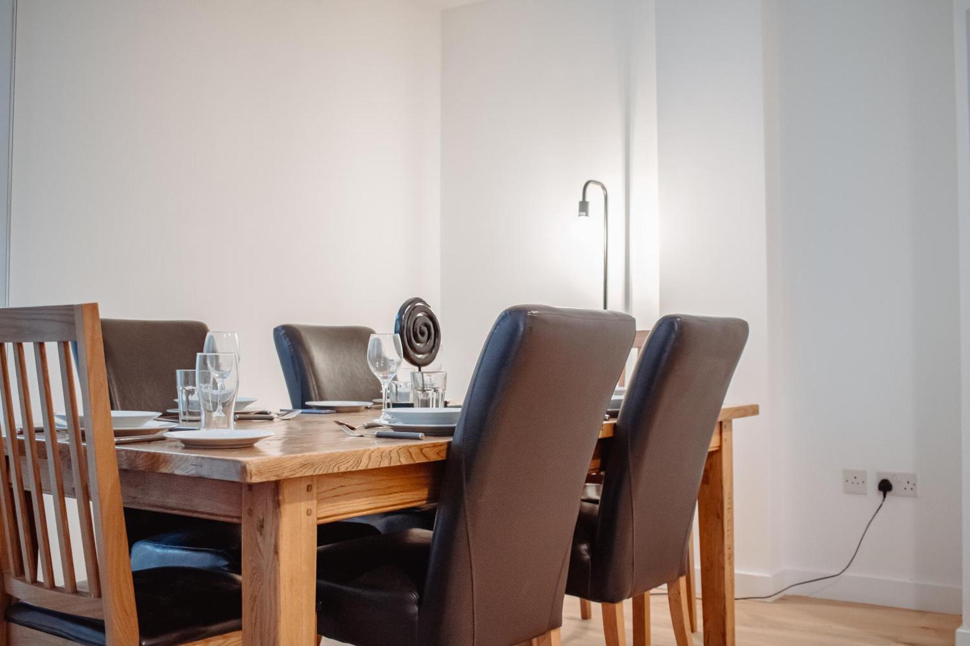 לידס Central & Spacious, Sleeps 8, Perfect For Groups מראה חיצוני תמונה