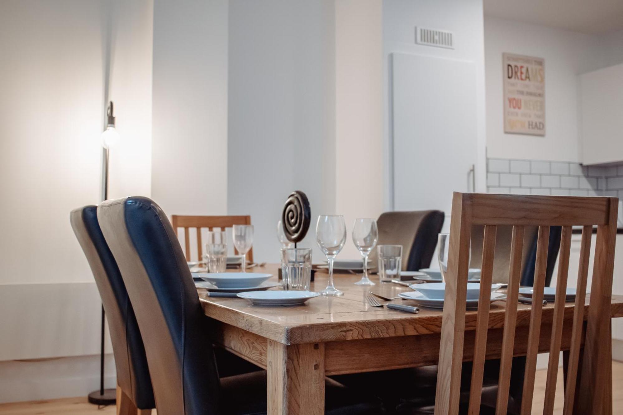 לידס Central & Spacious, Sleeps 8, Perfect For Groups מראה חיצוני תמונה