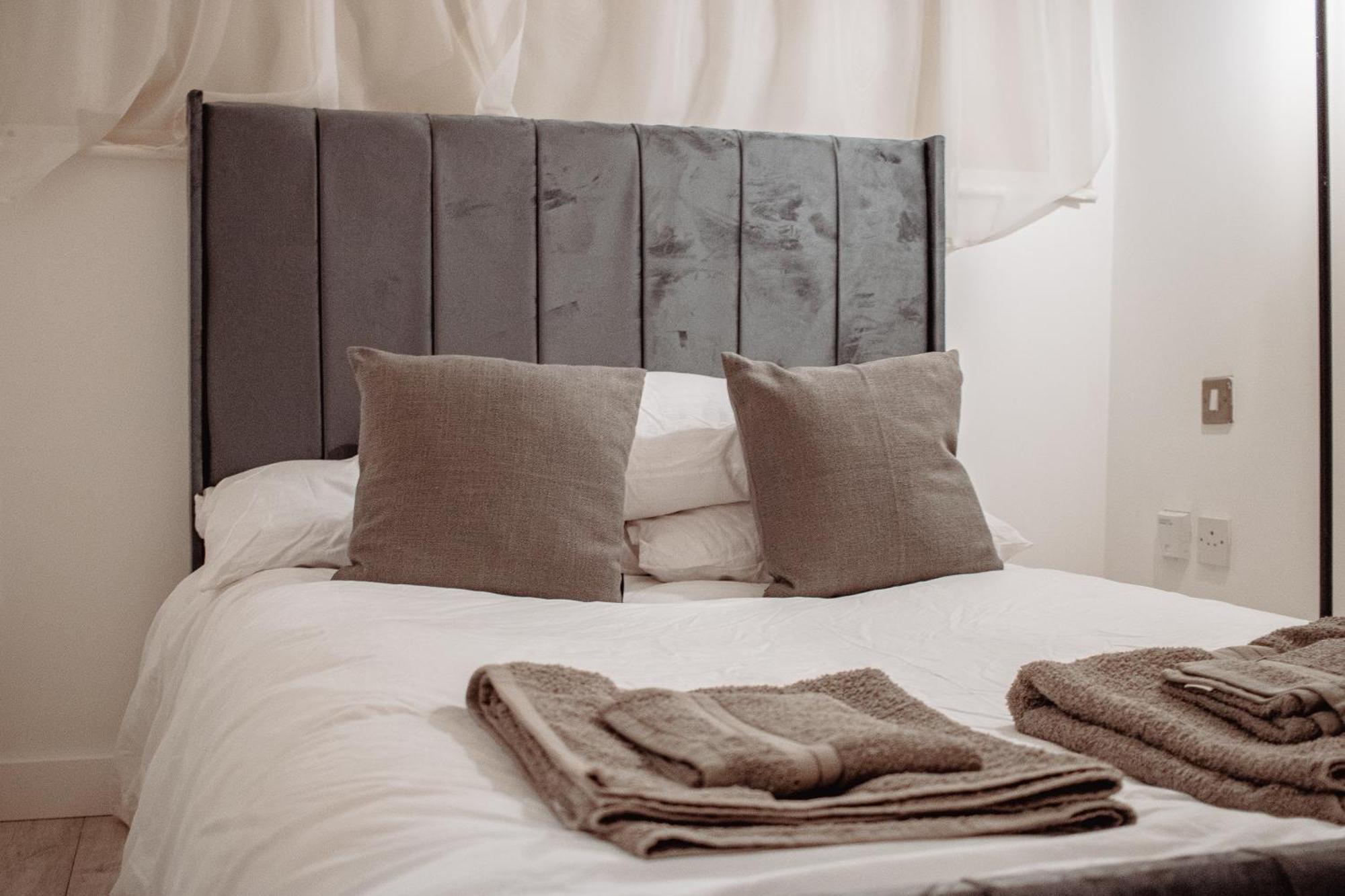 לידס Central & Spacious, Sleeps 8, Perfect For Groups מראה חיצוני תמונה