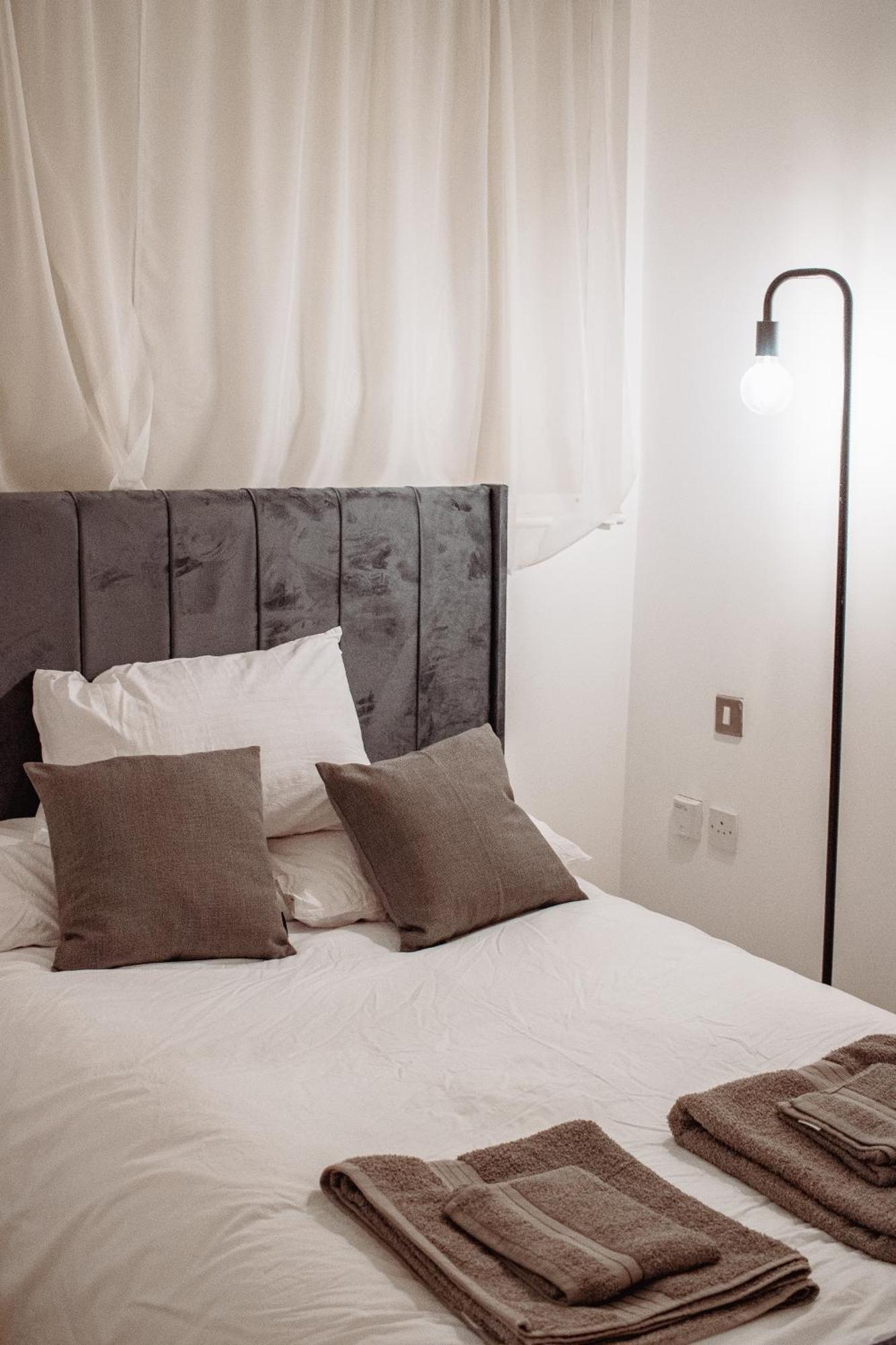 לידס Central & Spacious, Sleeps 8, Perfect For Groups מראה חיצוני תמונה