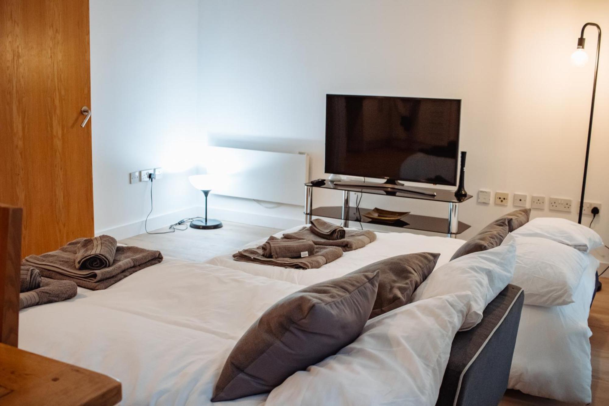 לידס Central & Spacious, Sleeps 8, Perfect For Groups מראה חיצוני תמונה