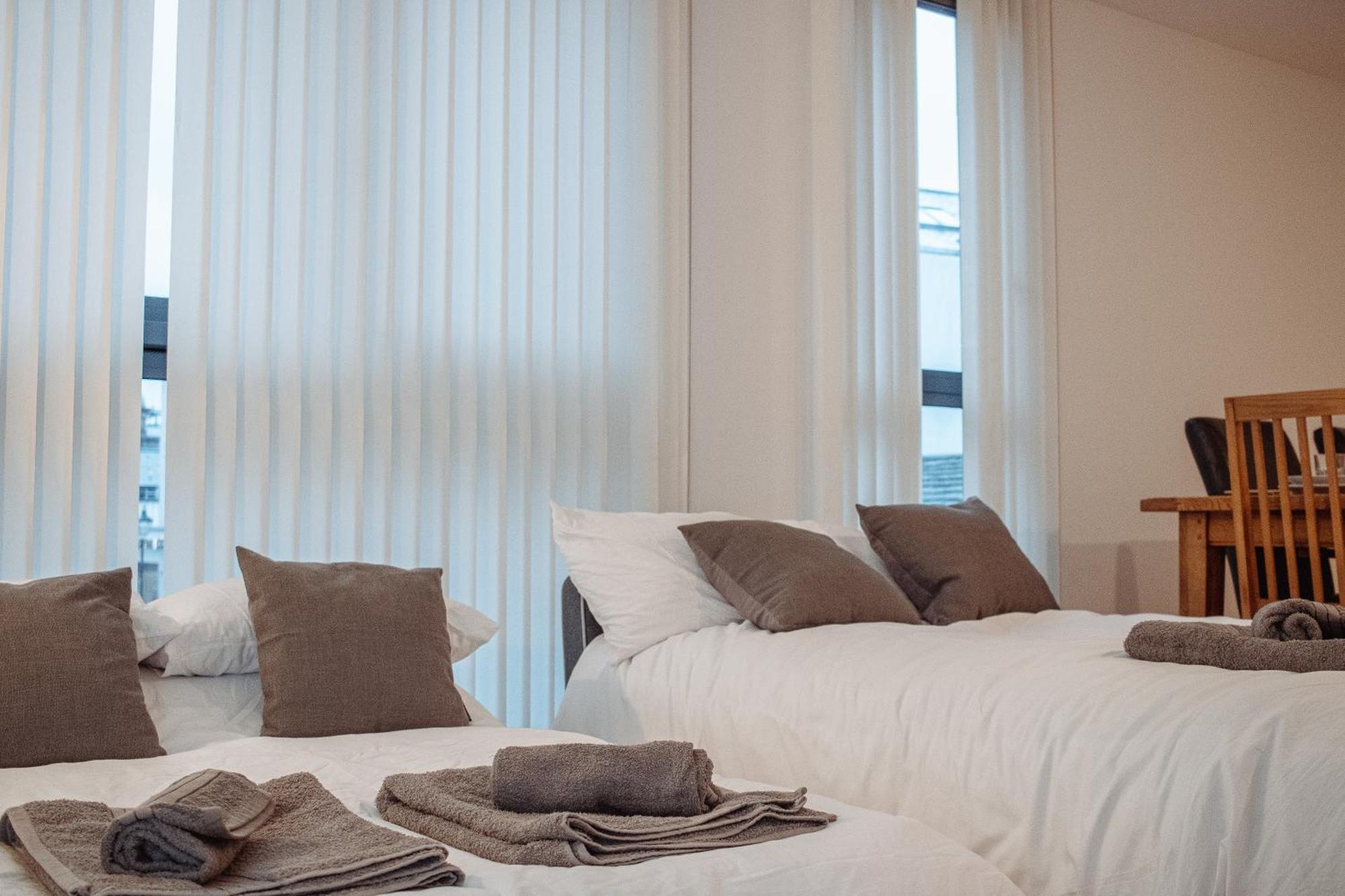 לידס Central & Spacious, Sleeps 8, Perfect For Groups מראה חיצוני תמונה