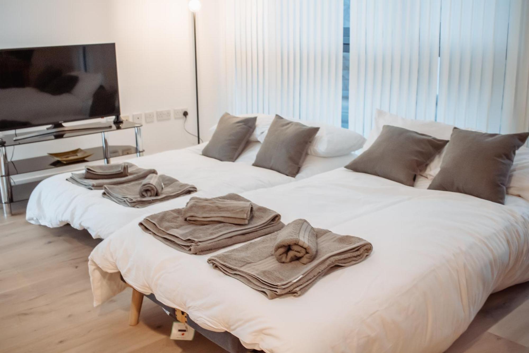 לידס Central & Spacious, Sleeps 8, Perfect For Groups מראה חיצוני תמונה